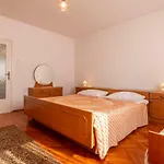 Irena's Place A2 Ρόβινι