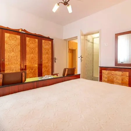 Irena's Place A2 Apartment