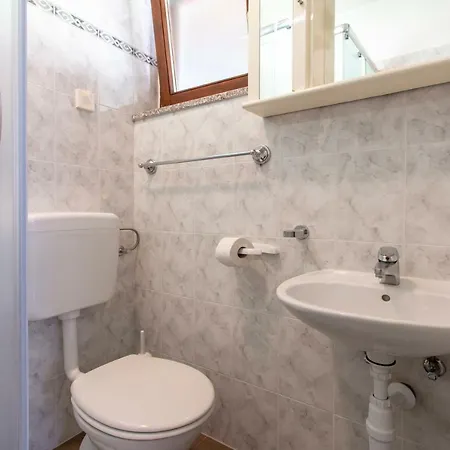 Irena's Place A2 * Ρόβινι