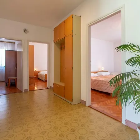 Irena's Place A2 アパート ロヴィニ