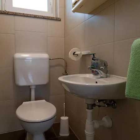 Irena's Place A2 Apartment *