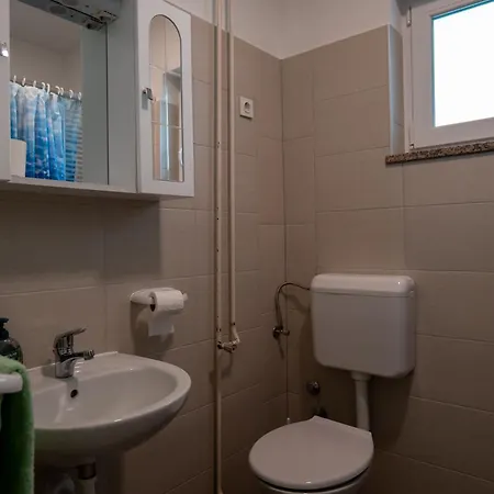 Irena's Place A2 Apartment *