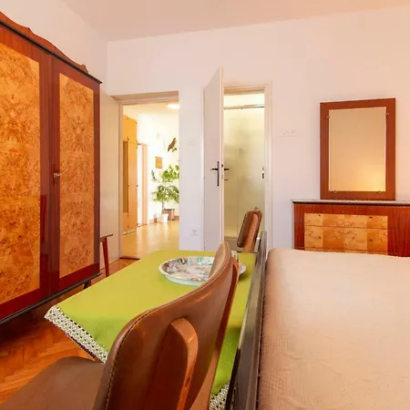 Irena's Place A2 Apartment *